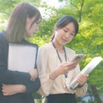Square決済とAirPAY(エアペイ)どちらを導入するか悩む女性二人
